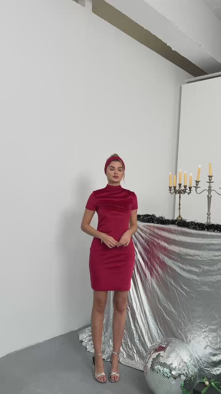 Kadife Kumaş Büzgülü Mini Elbise