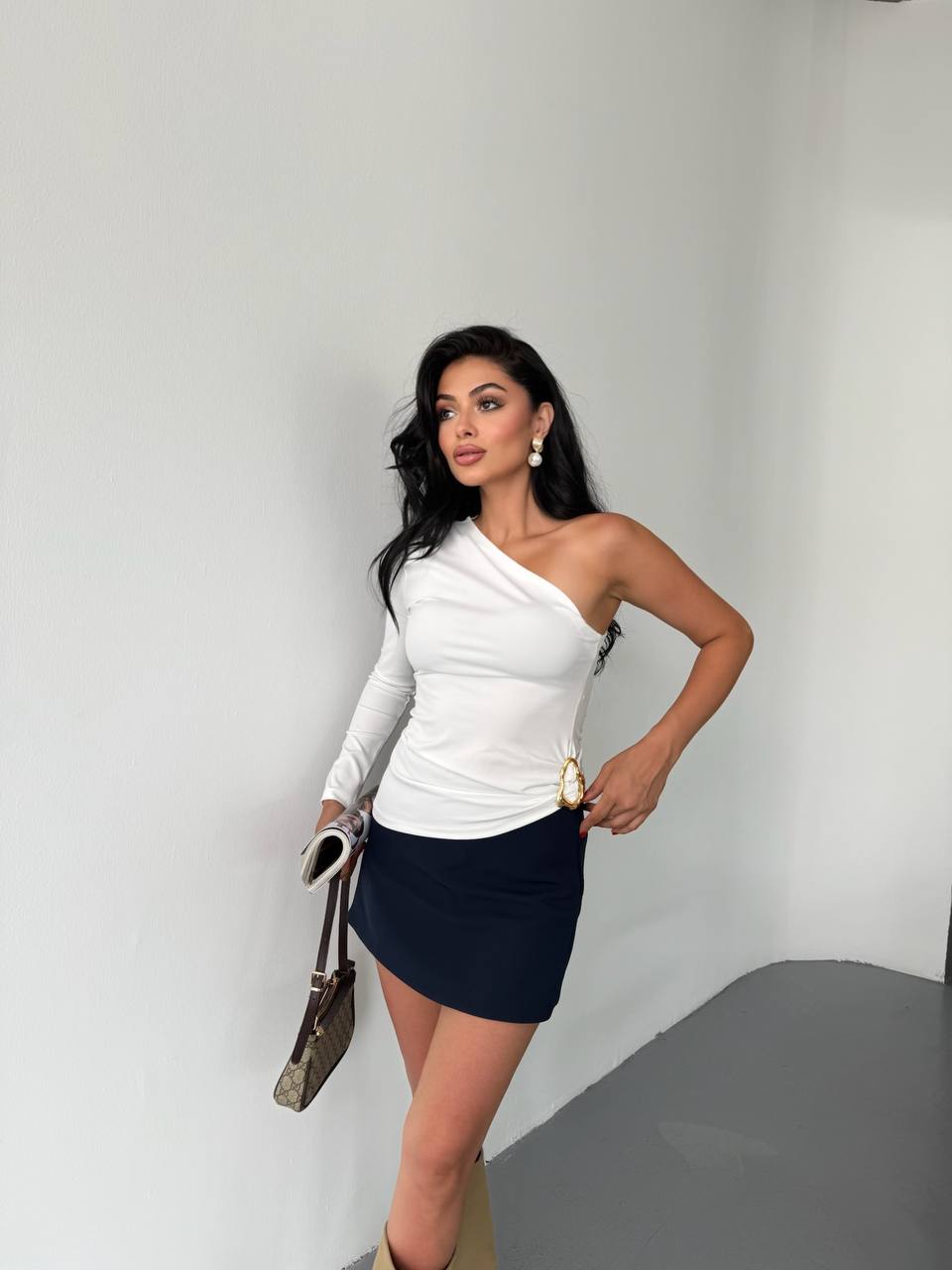 Tek Omuz Aksesuarlı Bluz