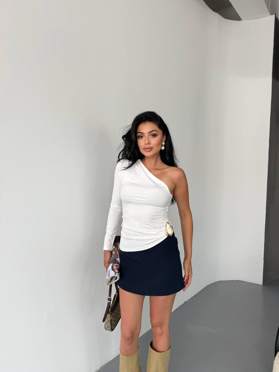 Tek Omuz Aksesuarlı Bluz